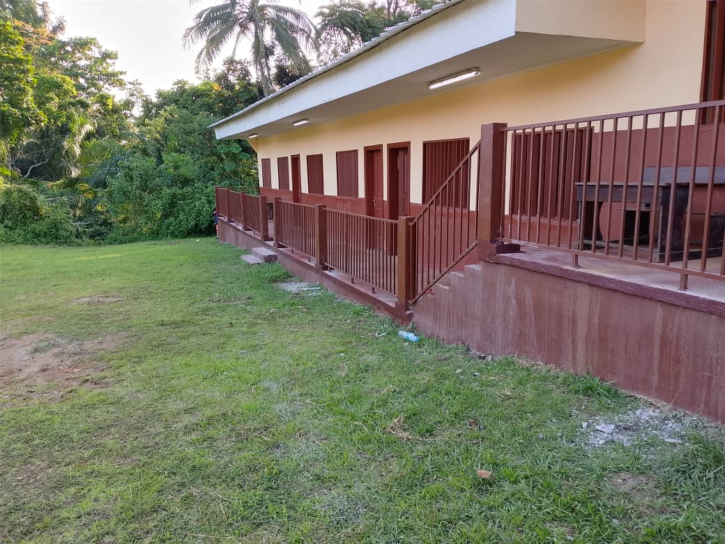 Construction bâtiment vue latérale — Gabon